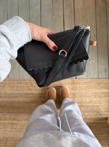 Mid Lola Full Two Wavy Black + Black Bubbles