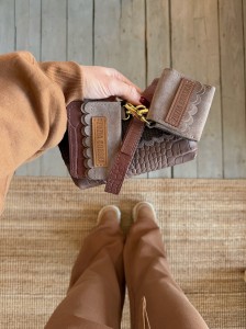 Mobiler Two Wavy Taupe Croco II + Lazy Braided Dark Choco + Date Suede + Headphone Case + Card Holder