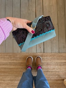 Mobiler Two Wavy Ocean + Black Pastel Paisley Nubuck + Turquoise Roses Suede