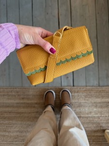 Mobiler Two Wavy Honey + Aloe Suede