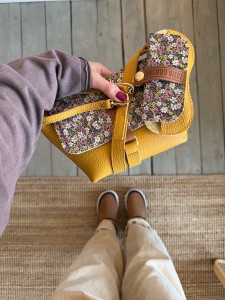 Mid Lola Honey + Floral + Sunglasses Case