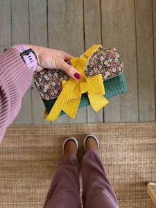 Mobiler Bow Emerald Croco II + Floral + Banana