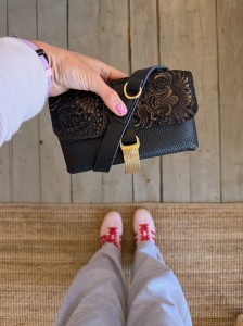 Mobiler Black + Black Paisley Nubuck + Gold