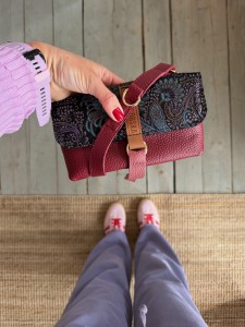 Mobiler Cranberry + Paisley Black Nubuck