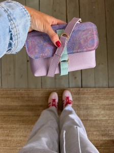 Mid Mobiler Lila + Paisley Suede