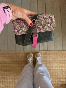 Mid Mobiler Dark Green + Floral + Fuchsia Bubbles