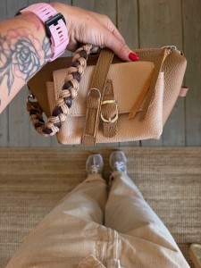 Mid Lola Pocket Coffee + Beige