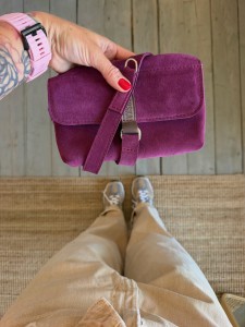 Mid Mobiler Plum Suede