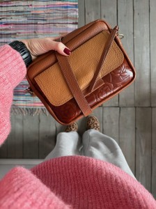 Mini Pocket Chestnut + Light Caramel + Brown Roses