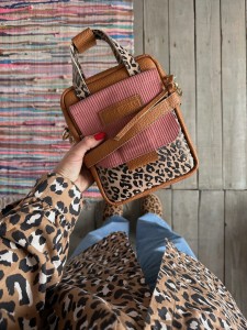Sachet Clap Toffee + Dark Pink Corduroy Nubuck 