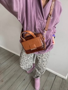 Bigger Pocket Shiny Brown Croco II 