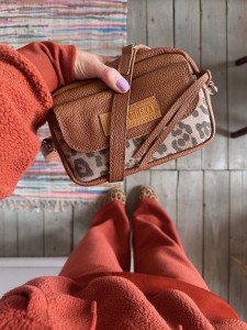 Traveller 2 v. classic Walnut + Leopard IV Light Taupe Suede 